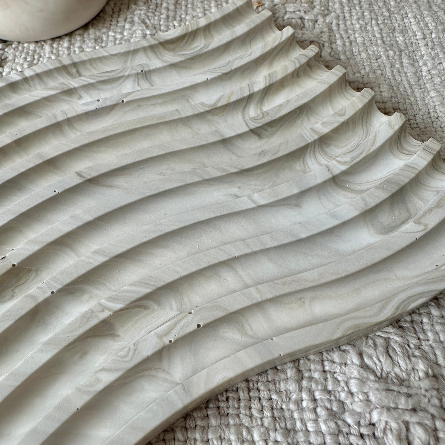 [Grayish] Wavy Marble Plate