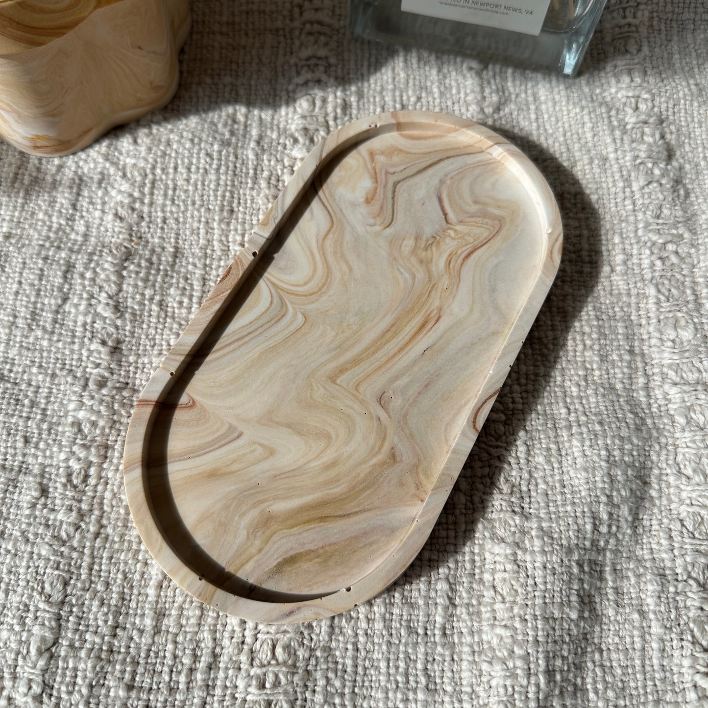 [Brown/Red] Oval Tray