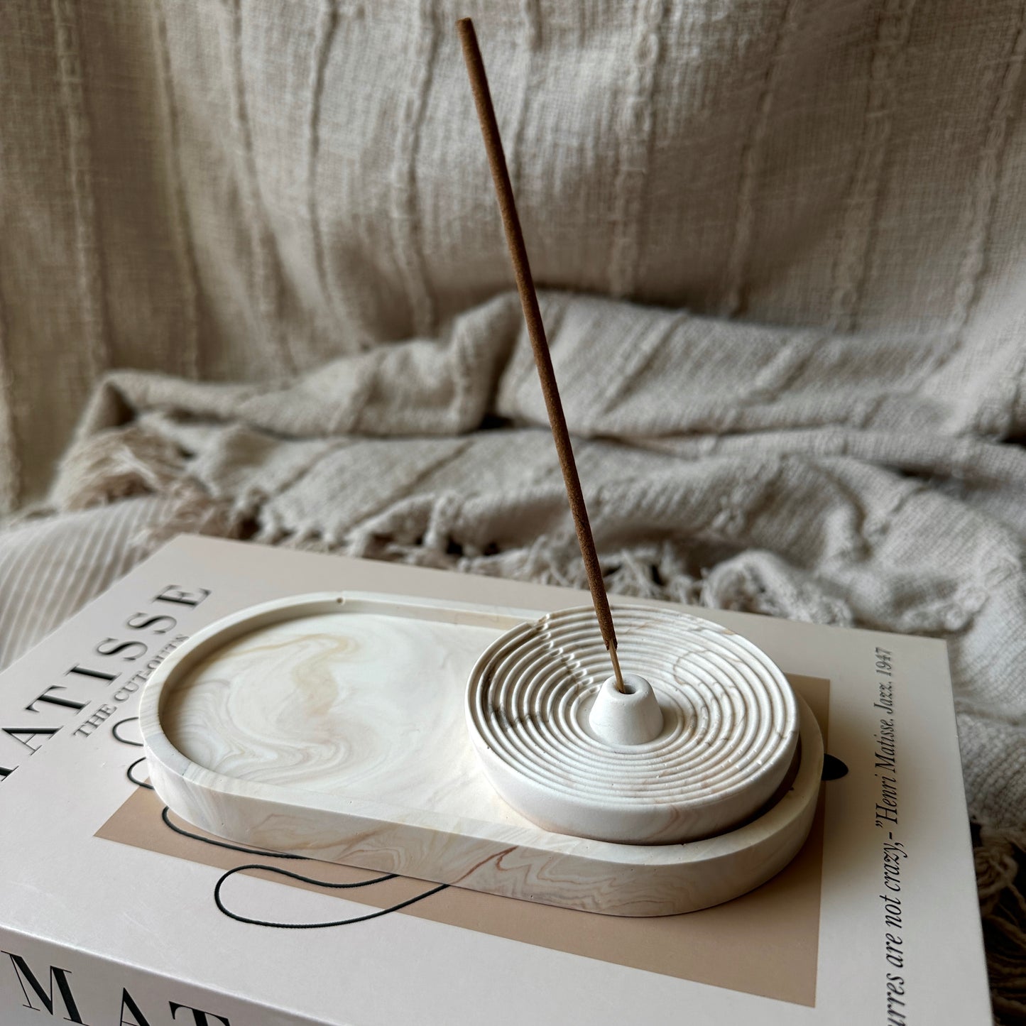 [Grayish] Oval Tray