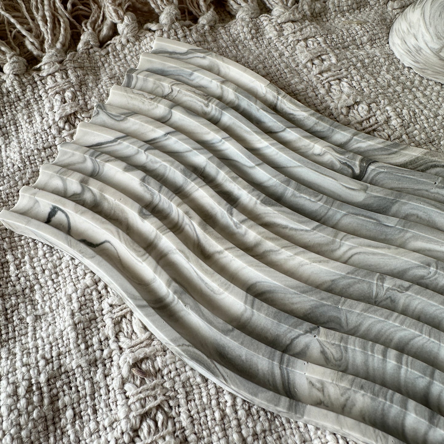 [Gray] Wavy Marble Plate