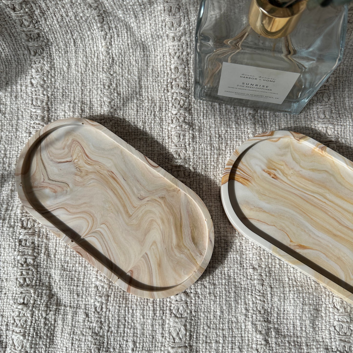 [Brown/Red] Oval Tray
