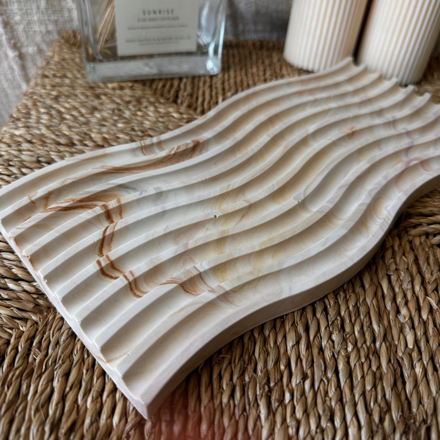 [Beige] Wavy Marble Plate