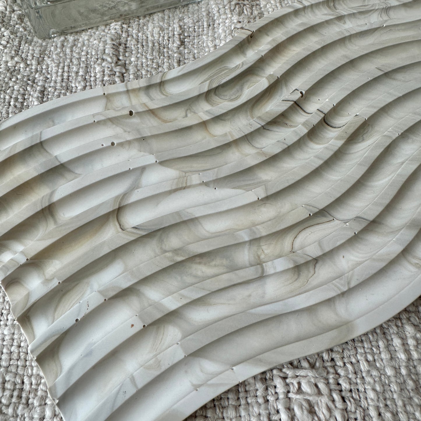 [Grayish] Wavy Marble Plate