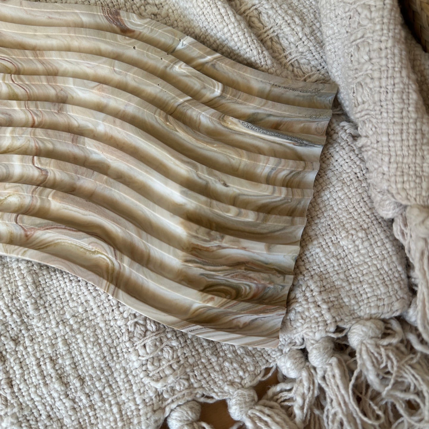 [Beige] Wavy Marble Plate