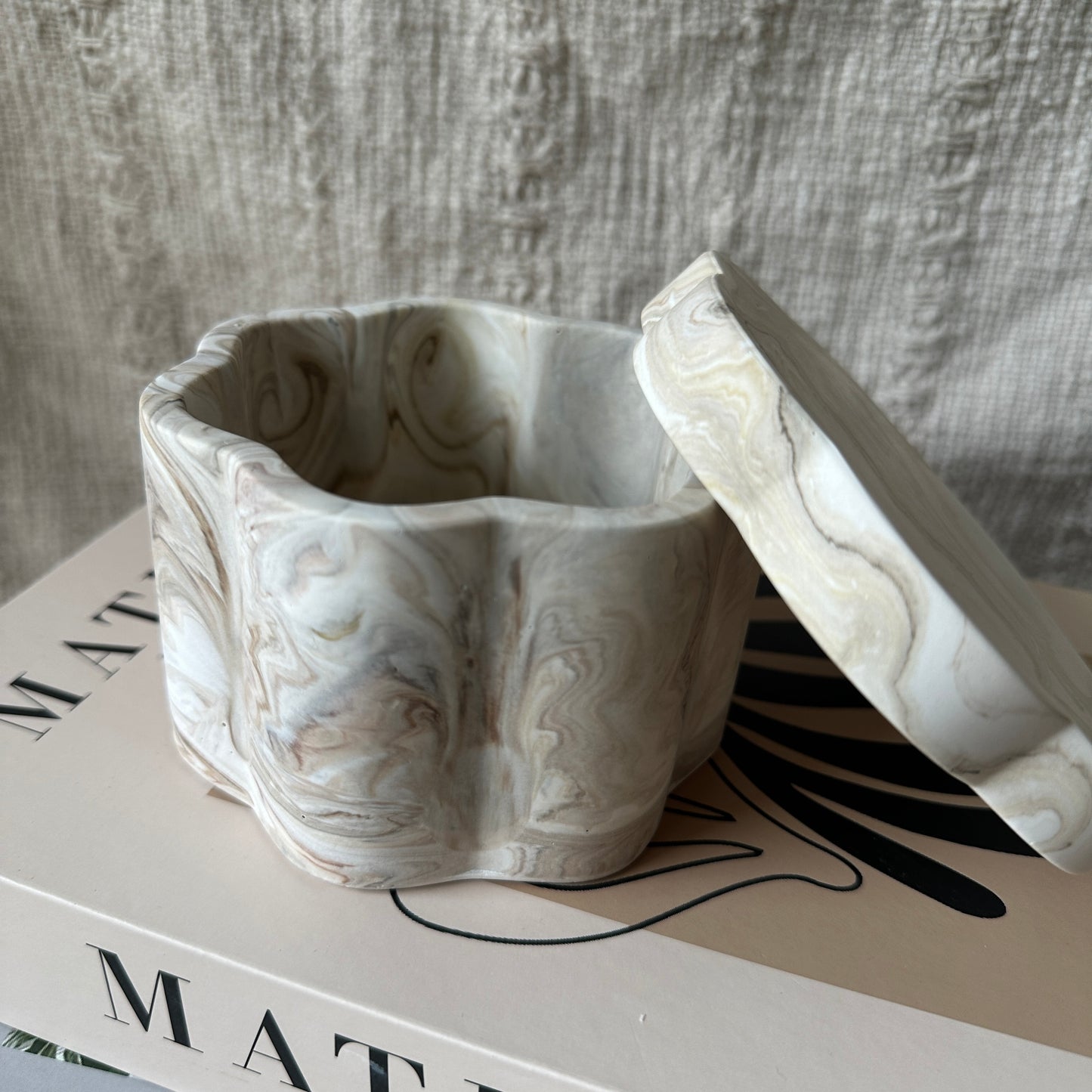 [Brown] Flower Box