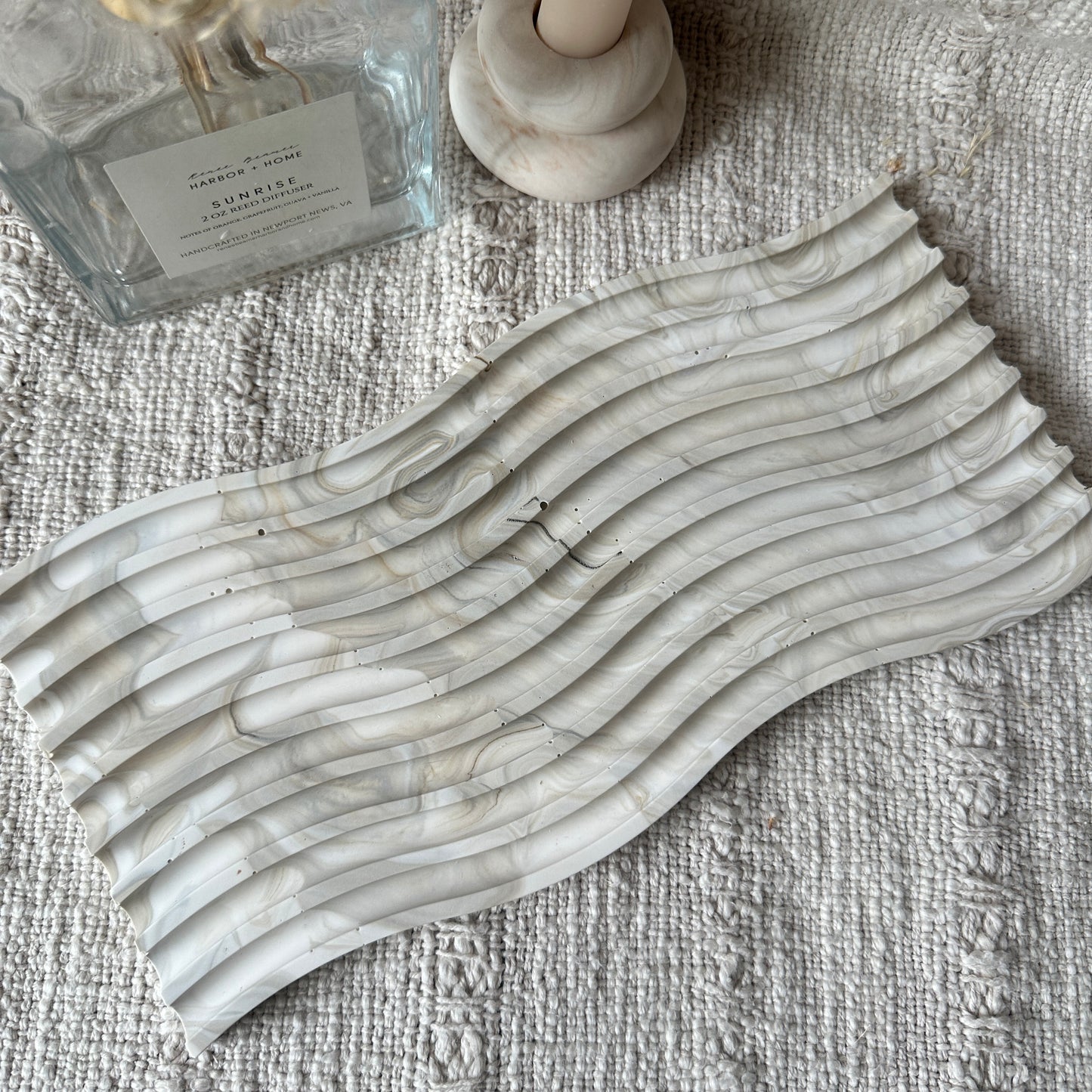 [Grayish] Wavy Marble Plate
