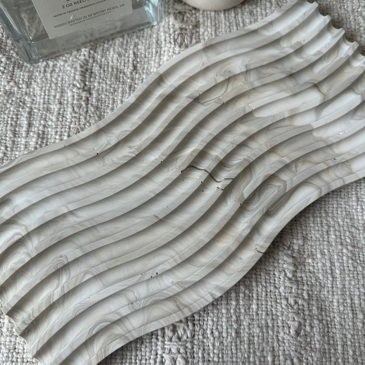 [Grayish] Wavy Marble Plate